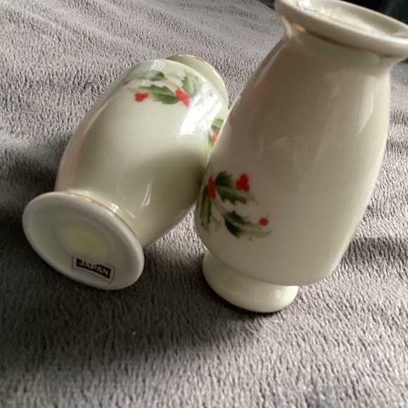 VINTAGE SET OF CHRISTMAS SALT AND PEPPER SHAKERS - Picture 7 of 7